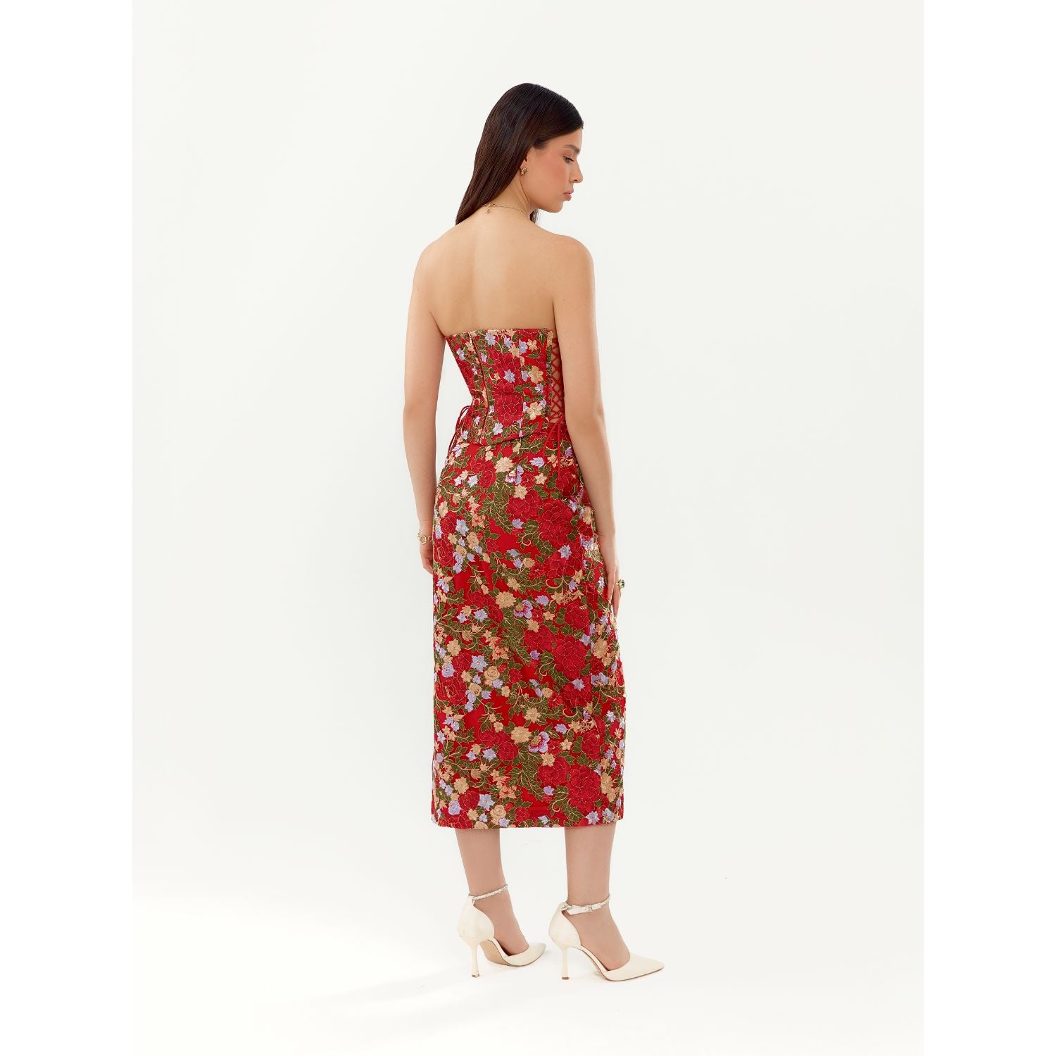 تنورة بتلات متفتحة