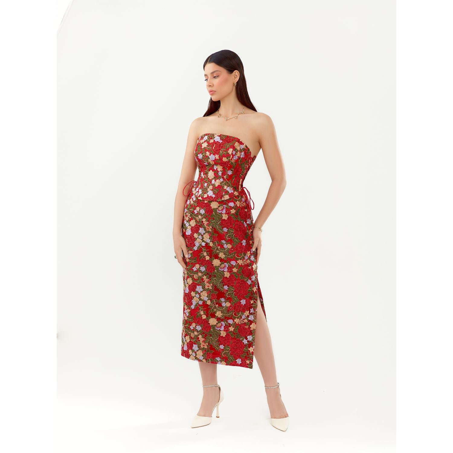 تنورة بتلات متفتحة